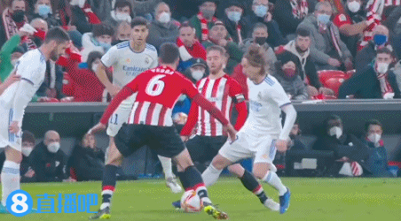 威少成为历史上连续3场砍25分+5板+5助年纪最大的控卫