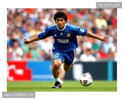 上线一年后，《剑与远征：启程》走出了一条不一样的成长线