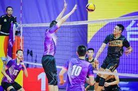 拉斯穆斯·霍伊伦(22 岁)在那不勒斯对阵尤文图斯的比赛中攻入 2 个进球！